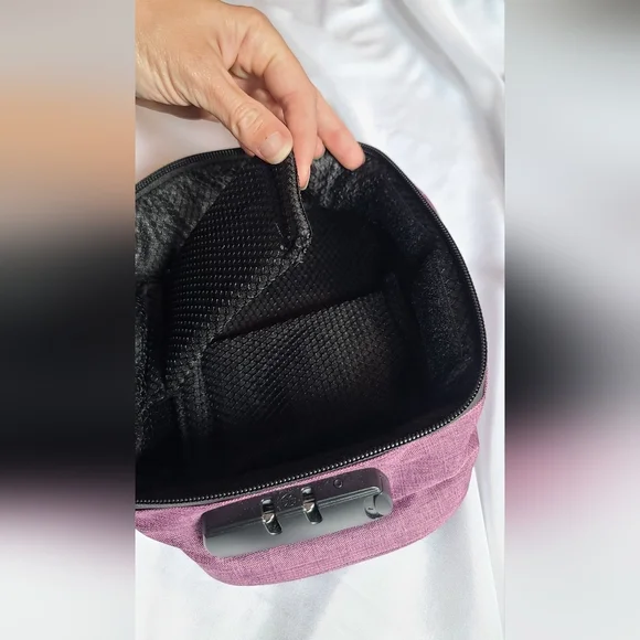 Tweed Locking Case 🔒 - Picture 7 of 10